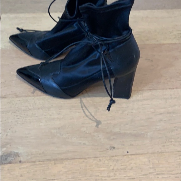 Black boots - Picture 2 of 2